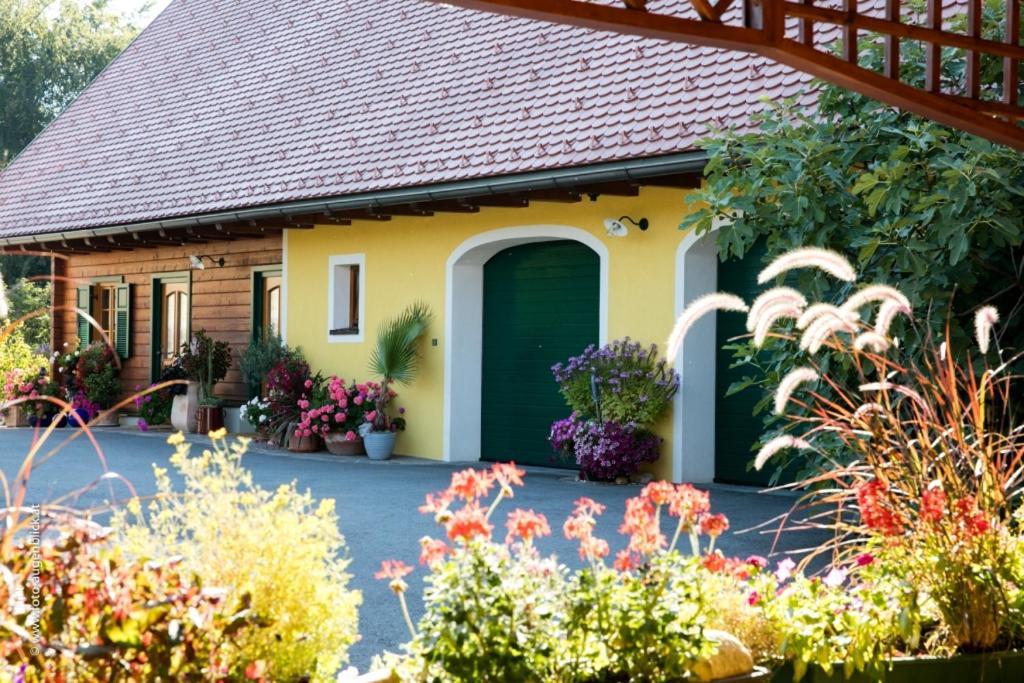 Weingut- Gaestezimmer Marko Лойчах Экстерьер фото